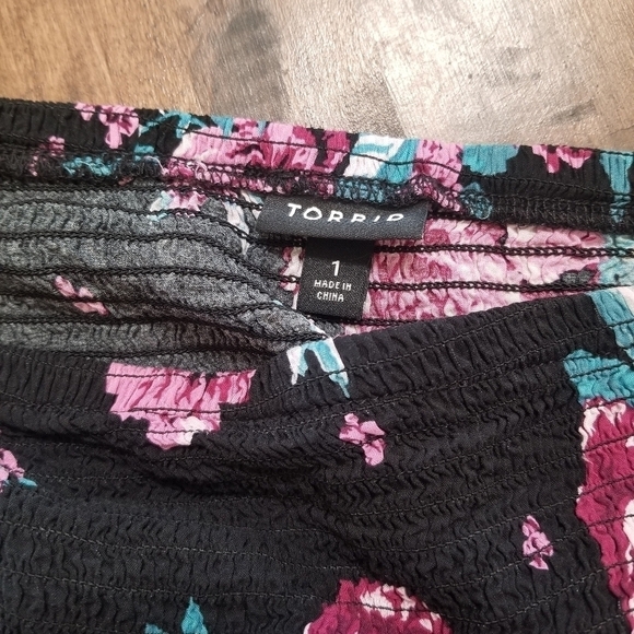 Torrid Square Neck Off Shoulder Maxi Dress Floral on Black Size 1 Feminine Boho - Picture 4 of 6